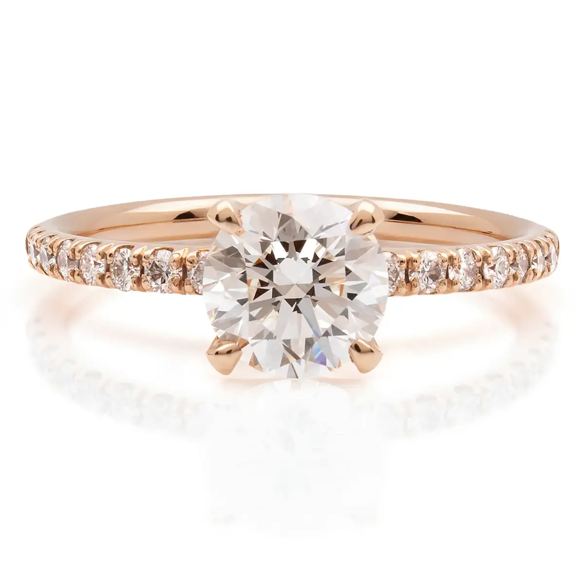 Fotografía para ecommerce de anillo de oro con diamantes