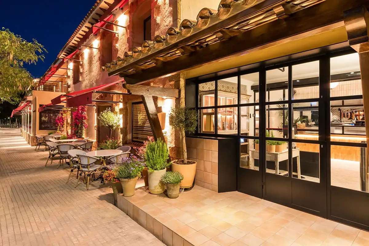 Fotografía de arquitectura exterior de fachada de restaurante en Barcelona