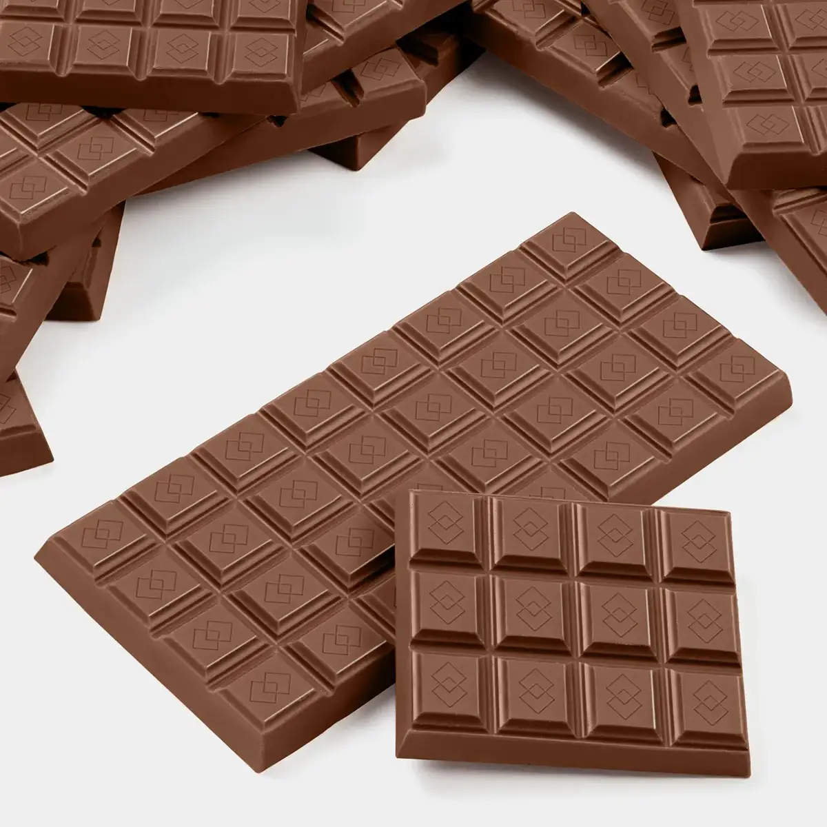 Bodegón de tabletas de chocolate de la marca Simon Coll al 70% de cacao