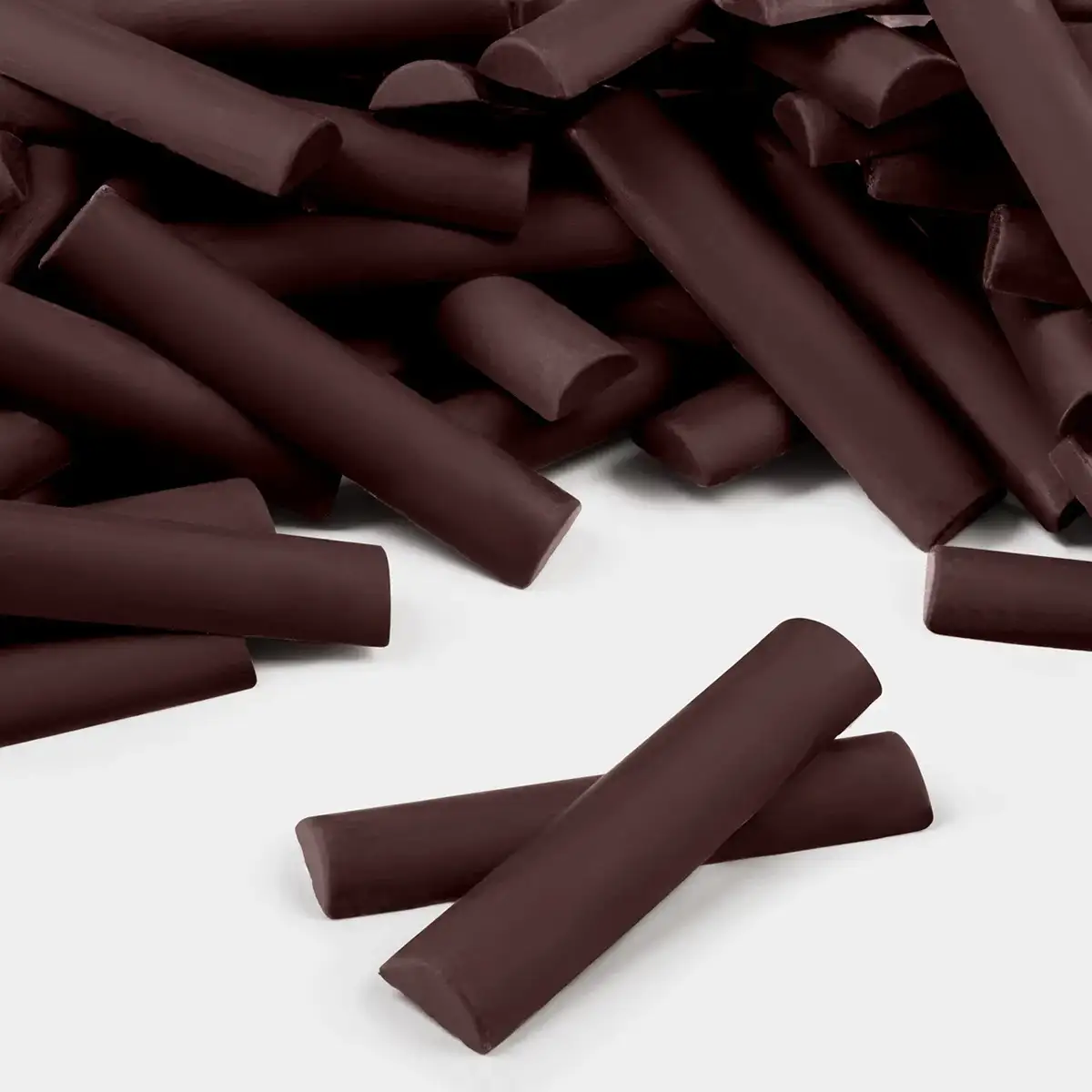 Fotografía de bodegón de barras de chocolate de Simón Coll en estudio