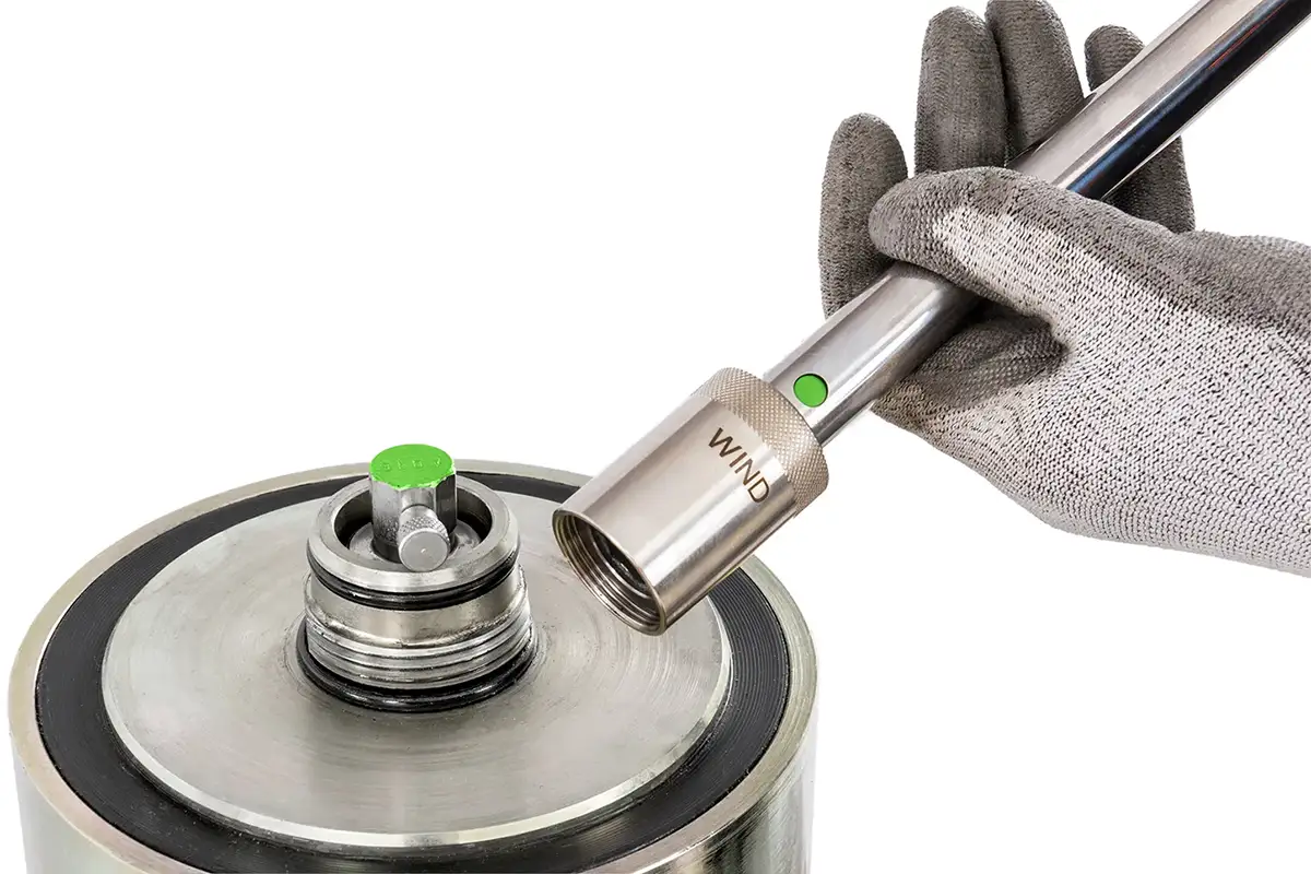 Fotografía de detalle de producto técnico en entorno industrial